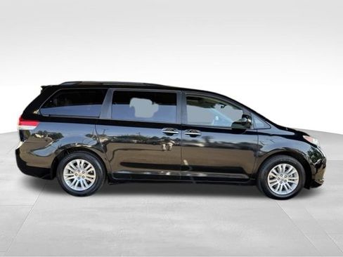 Used 2014 Toyota Sienna XLE FWD image 6