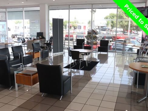 Used 2024 Audi Q8 e-tron Premium image 43