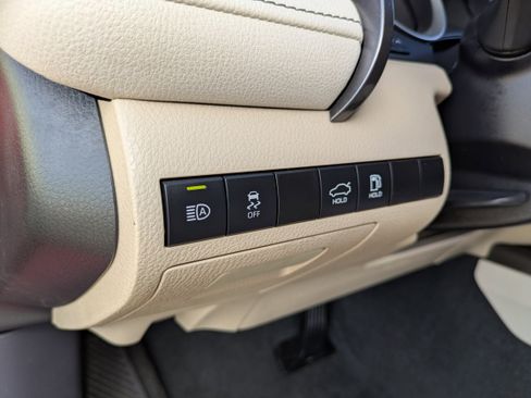 Used 2022 Toyota Camry XLE w/ Navigation Upgrade Package image 20