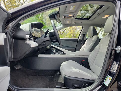 Used 2024 Hyundai Elantra Limited FWD image 13