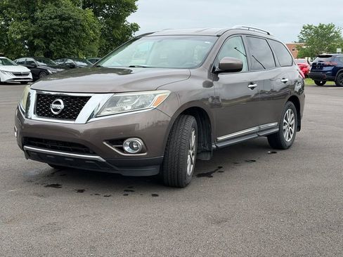 Used 2015 Nissan Pathfinder SL w/ Trailer Tow Package AWD/4WD image 2