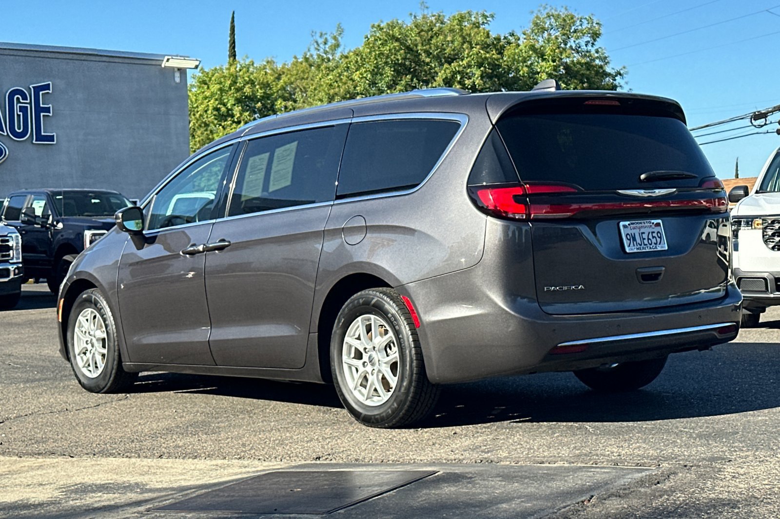 Used 2021 Chrysler Pacifica Touring-L FWD image 6