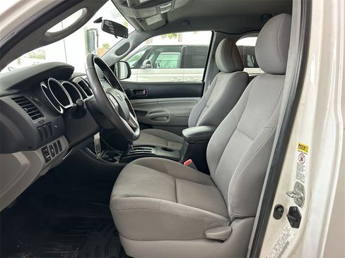 Used 2013 Toyota Tacoma Base image 12