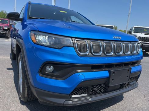 Used 2022 Jeep Compass Latitude w/ Convenience Group AWD/4WD image 48