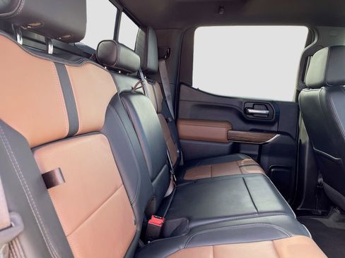 Used 2021 Chevrolet Silverado 1500 High Country w/ Technology Package image 27
