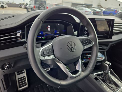 Used 2025 Volkswagen Jetta Sport image 17