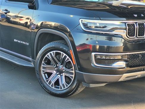 Used 2022 Jeep Wagoneer Series III image 3