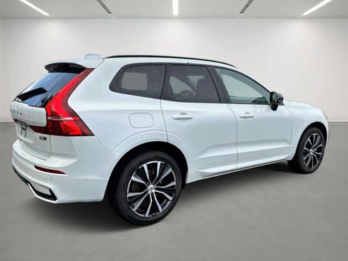 Used 2025 Volvo XC60 B5 Plus image 4