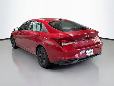 Used 2021 Hyundai Elantra SEL w/ Convenience Package image 9