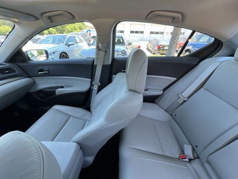 Used 2017 Acura ILX FWD image 3