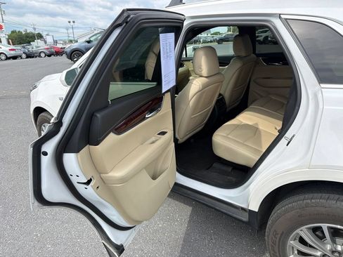 Used 2018 Cadillac XT5 Luxury w/ Driver Awareness Package FWD image 17