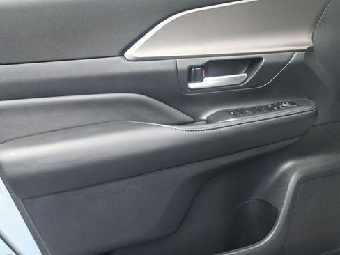 Used 2025 Toyota Grand Highlander FWD image 16