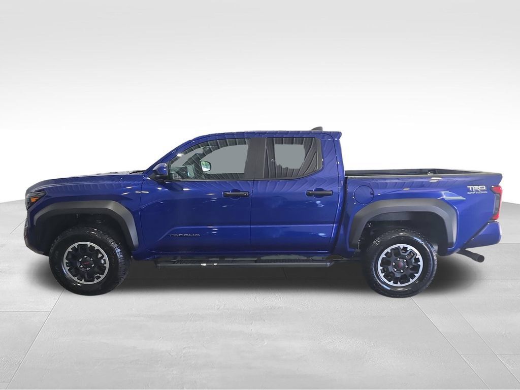 Used 2025 Toyota Tacoma TRD Off-Road AWD/4WD image 3