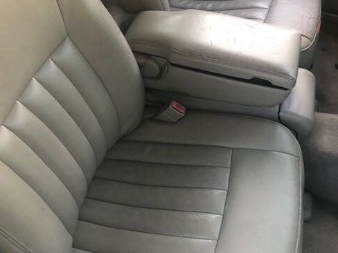 Used 2003 Lincoln Town Car Executive RWD image 9