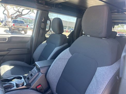 Used 2025 Ford Bronco Big Bend image 6