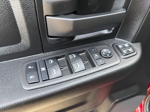 Used 2024 RAM 2500 Tradesman w/ Chrome Appearance Group image 13