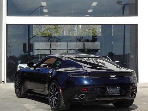 Used 2021 Aston Martin DB11 Coupe image 4