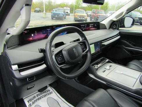 Used 2025 Lincoln Navigator Reserve AWD/4WD image 14