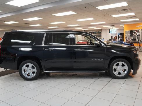 Used 2020 Chevrolet Suburban Premier image 16