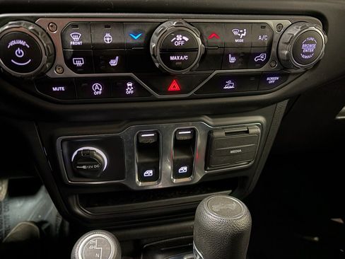 Used 2022 Jeep Wrangler Sport AWD/4WD image 15