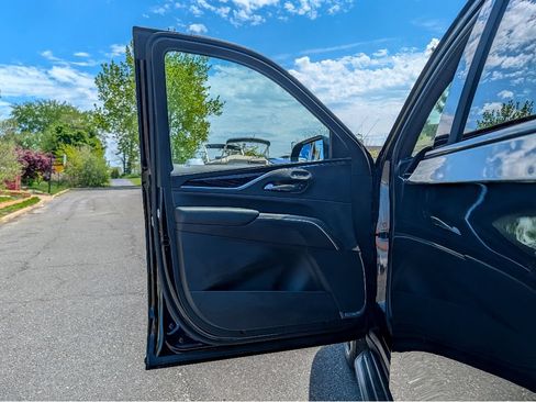 Used 2023 Cadillac Escalade Sport AWD/4WD image 18