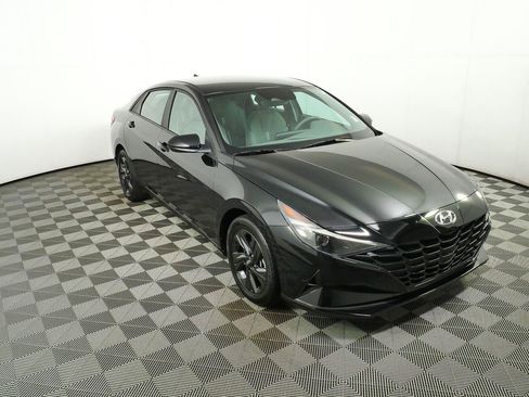 Used 2023 Hyundai Elantra SEL w/ Cargo Package FWD image 7