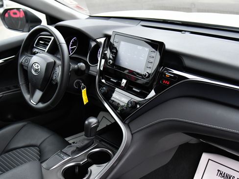 Used 2024 Toyota Camry SE image 39