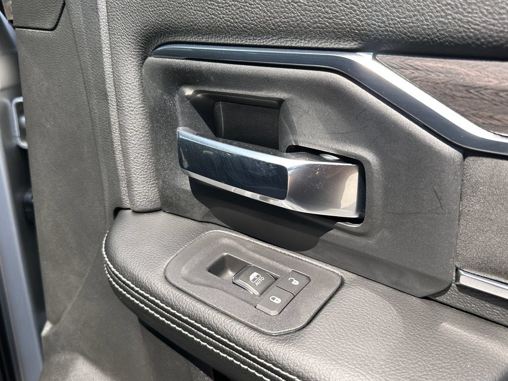 New 2026 RAM 3500 Laramie AWD/4WD image 17