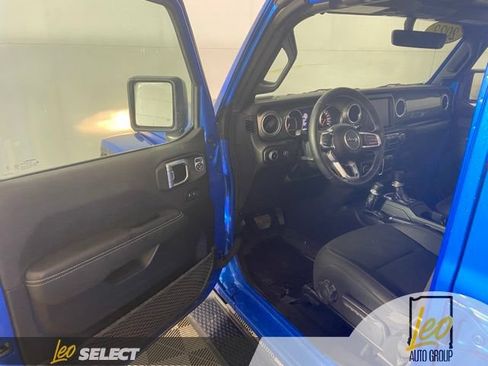 Used 2023 Jeep Wrangler Unlimited Sahara AWD/4WD image 26