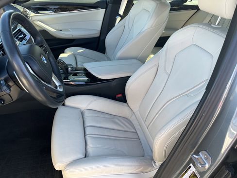 Used 2021 BMW 530i w/ Premium Package image 17