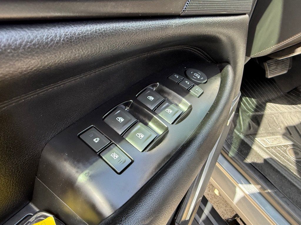 Used 2020 Cadillac Escalade Premium Luxury RWD image 21