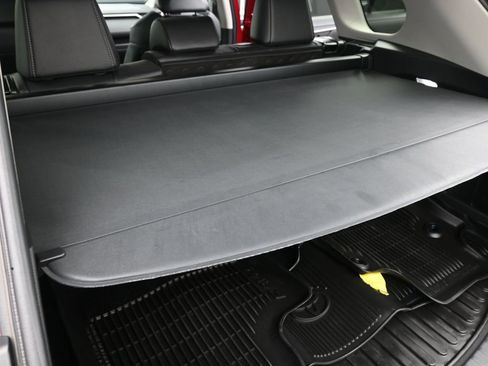 Used 2023 Toyota RAV4 XLE Premium image 15