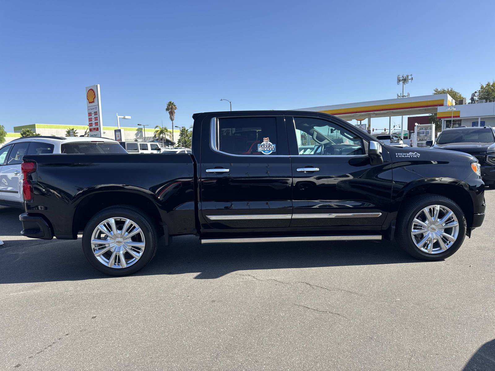 Used 2022 Chevrolet Silverado 1500 High Country w/ Technology Package AWD/4WD image 4