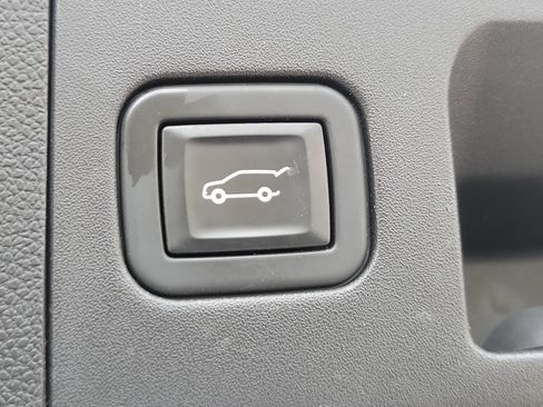 Used 2020 Cadillac XT4 Premium Luxury w/ Enhanced Visibility Package image 9