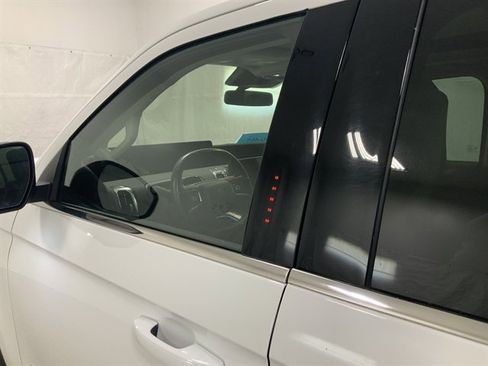 Used 2025 Ford Expedition Max Platinum AWD/4WD image 4