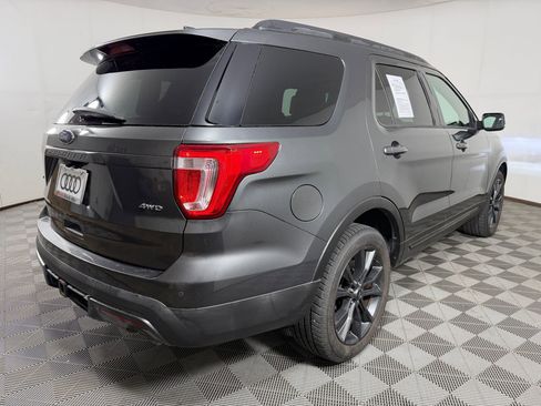 Used 2017 Ford Explorer XLT w/ Equipment Group 202A AWD/4WD image 9