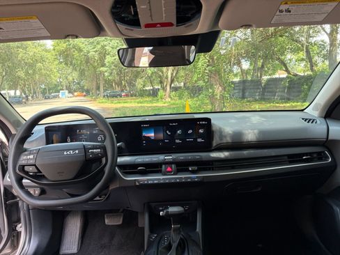 Used 2025 Kia K4 FWD image 32