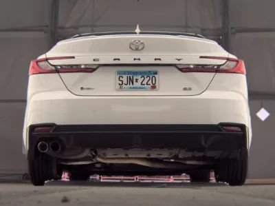 Used 2025 Toyota Camry SE FWD image 4