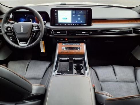 New 2025 Lincoln Aviator Black Label image 6