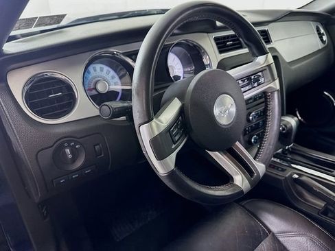 Used 2011 Ford Mustang Premium image 10