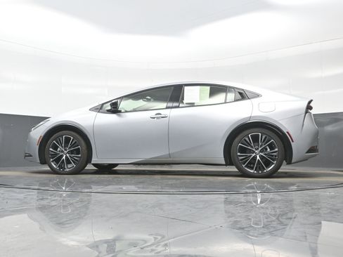 Used 2024 Toyota Prius XLE image 28