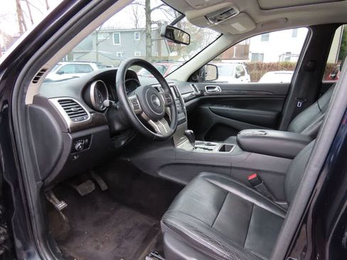 Used 2011 Jeep Grand Cherokee Laredo image 2