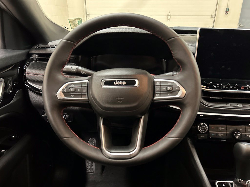 Used 2025 Jeep Compass Trailhawk w/ Trailhawk Elite Group AWD/4WD image 19