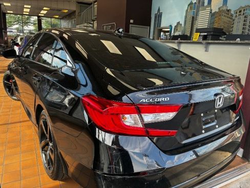 Used 2021 Honda Accord Sport image 6