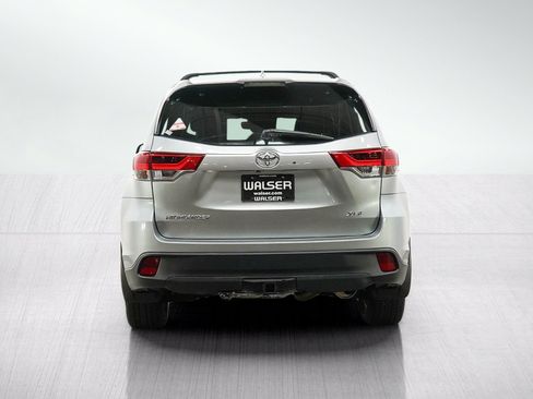Used 2018 Toyota Highlander XLE AWD/4WD image 5