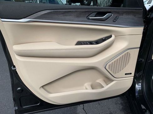 New 2024 Jeep Grand Cherokee Limited AWD/4WD image 16