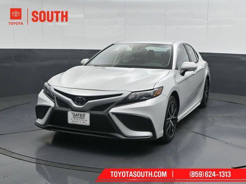 Used 2024 Toyota Camry SE FWD image 6