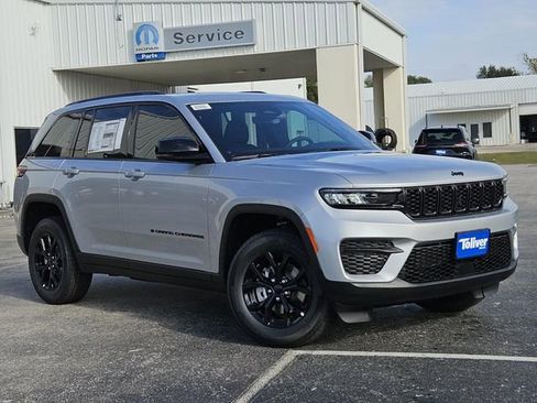 New 2025 Jeep Grand Cherokee Laredo image 2