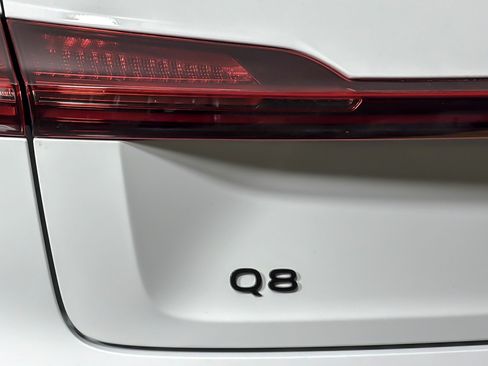 Used 2024 Audi Q8 e-tron Premium Plus AWD/4WD image 26