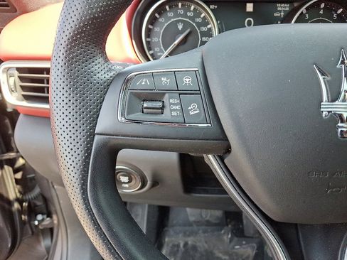 Used 2022 Maserati Levante Modena image 21